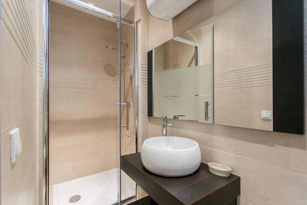 Modernized Studio - Meters From The Invalides Gardens Apartment Paris Luaran gambar
